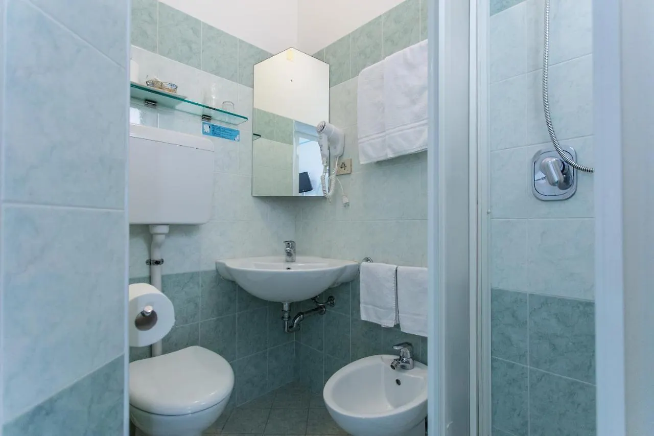 Hotel Caprice B&B - In Centro A ריצ'יונה