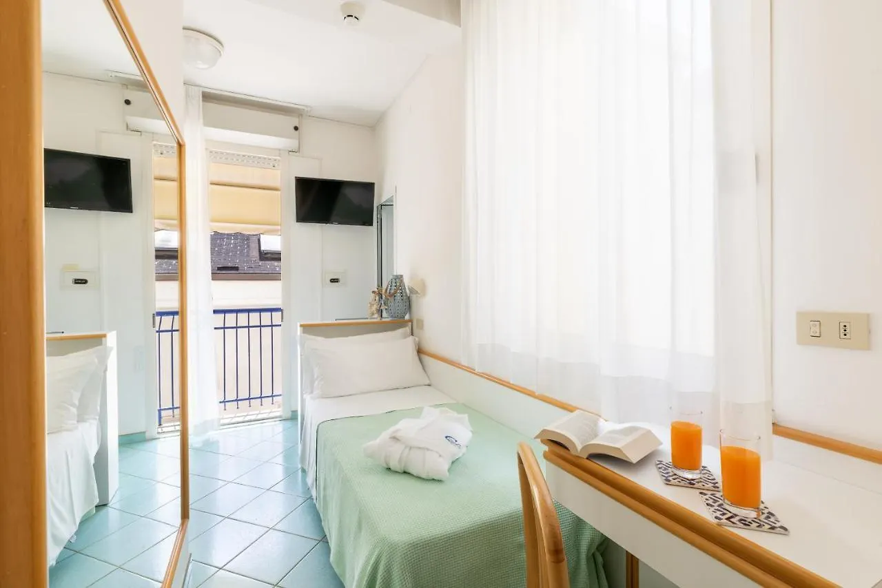 Hotel Caprice B&B - In Centro A ריצ'יונה