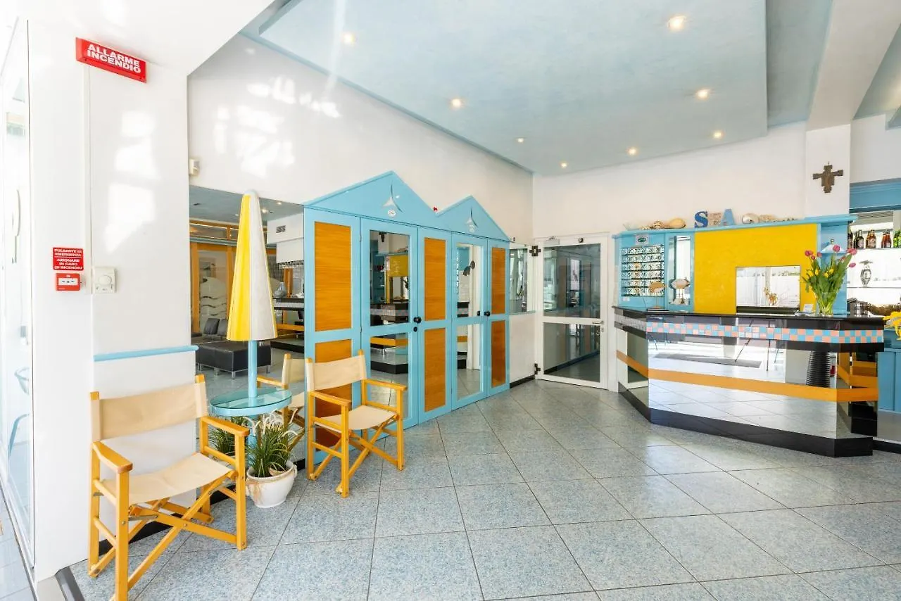 Hotel Caprice B&B - In Centro A ריצ'יונה 3*,
