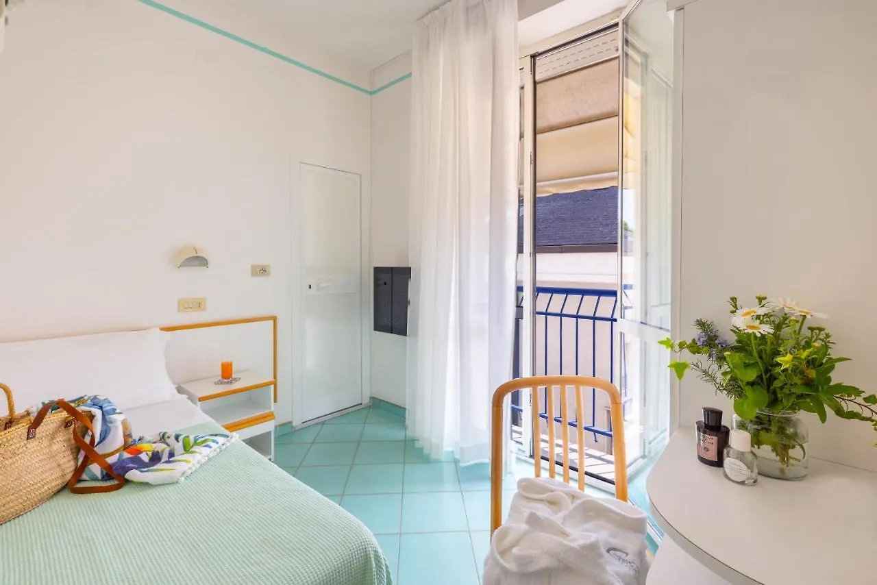 Hotel Caprice B&B - In Centro A ריצ'יונה