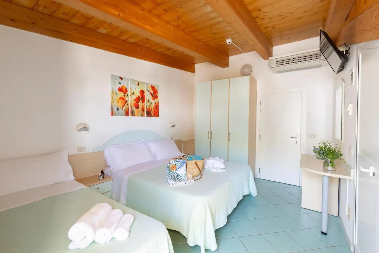 Hotel Caprice B&B - In Centro A ריצ'יונה