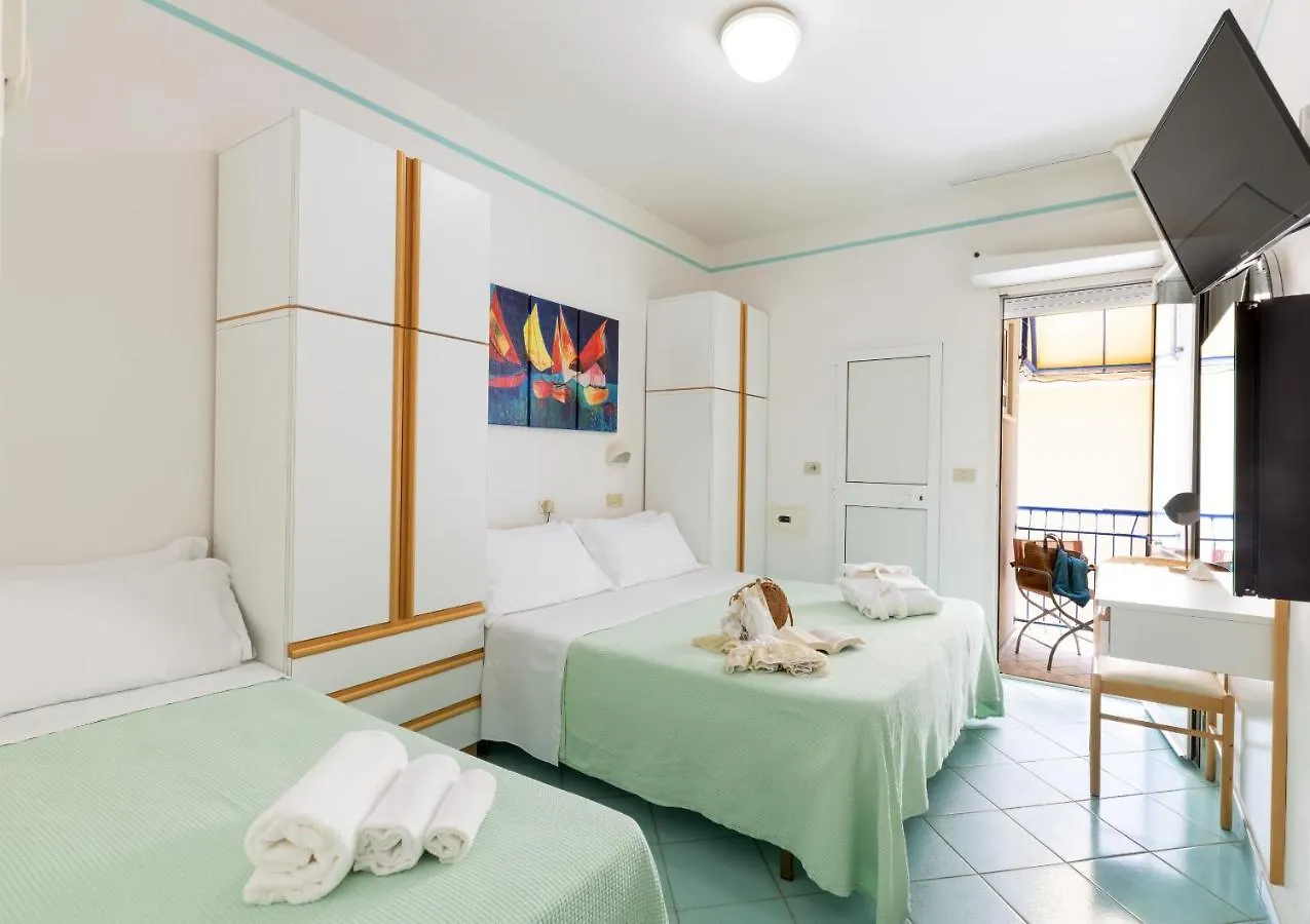 Hotel Caprice B&B - In Centro A ריצ'יונה