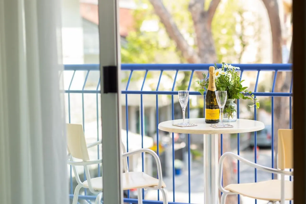 Hotel Caprice B&B - In Centro A ריצ'יונה