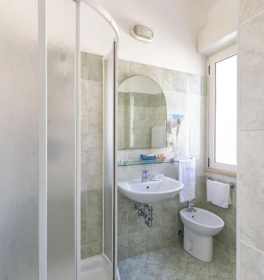 Hotel Caprice B&B - In Centro A ריצ'יונה 3*,